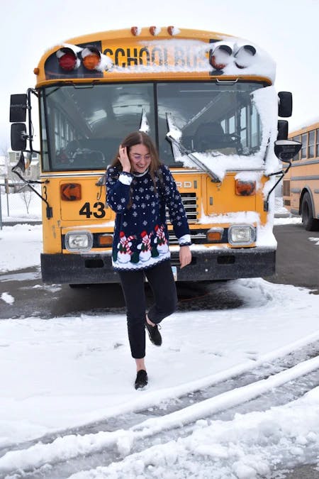 High School USA - schoolbus in the snow